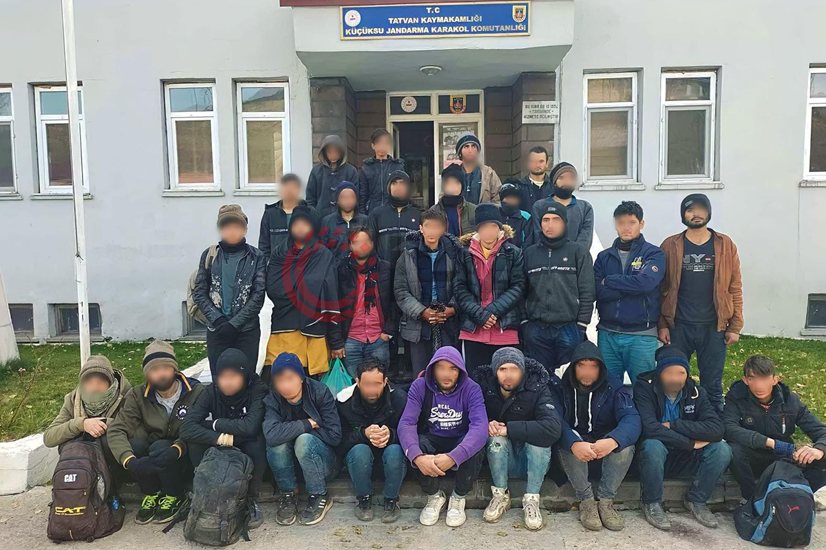 Tatvan’da 28 düzensiz göçmen yakalandı