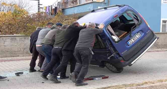 Kırıkkale’de okul servisi ile otomobil çarpıştı: 5’i öğrenci 6 yaralı