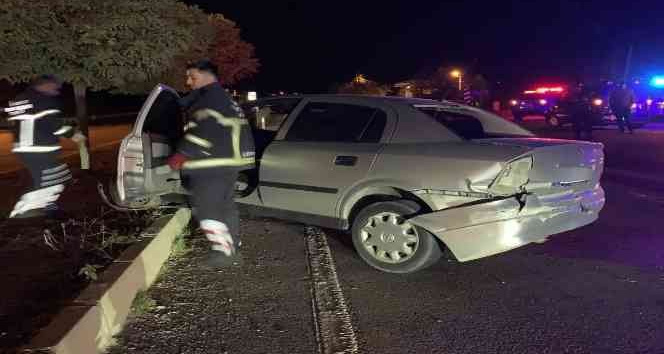 Tokat’ta otomobil refüje çarptı: 1 ölü, 1 yaralı