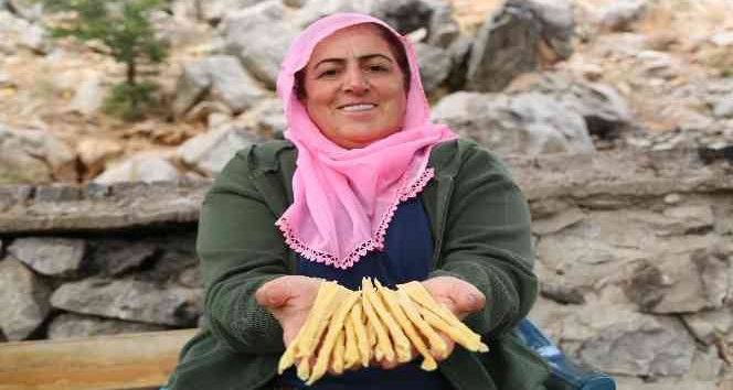 25 yıldır mum satarak evini geçindiriyor