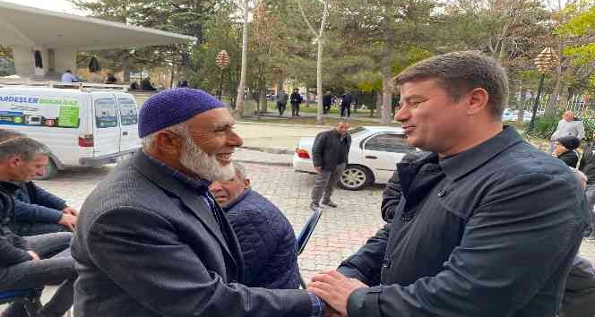 Başkan Dinçer her fırsatta vatandaşlarla ve esnafla bir araya geliyor