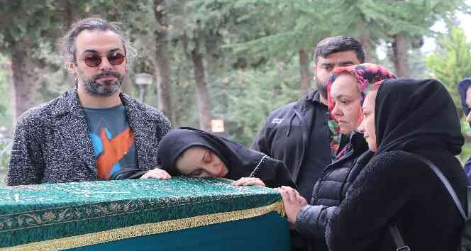 Trafik kazasında hayatını kaybeden tiyatro organizatörü son yolculuğuna uğurlandı