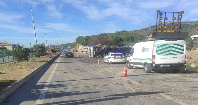 Çanakkale’de tır kamyona çarptı: 2 yaralı