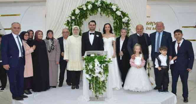 Başkan Oral, belediye personeli çifttin nikahını kıydı