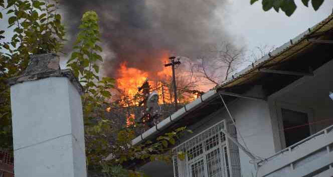 Tokat’ta iki katlı ahşap evde yangın paniği