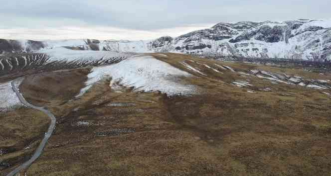 Nemrut Kalderasında mevsimin ilk kartopu oyunu