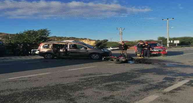 Gazipaşa’da motosikletle hafif ticari araç çarpıştı: 1’i ağır, 2 yaralı