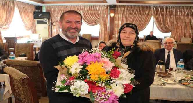 Öğretmeni ile yarım asır sonra buluştu