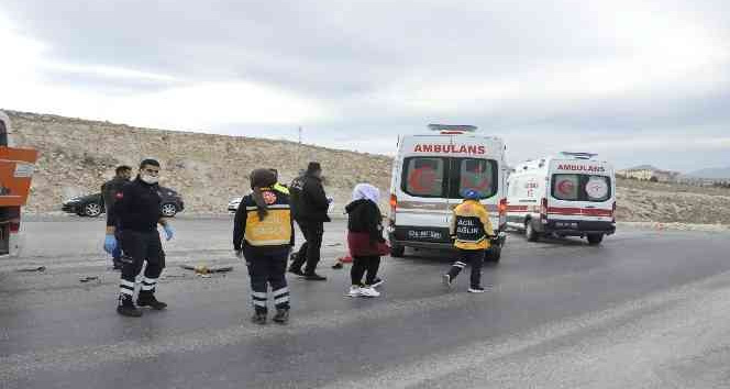 Karaman’da işçi servisi ile yolcu minibüsü çarpıştı: 5 yaralı