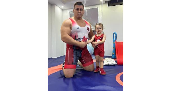 Dünyanın yenemediği Rıza Kayaalp’i minik kızı devirdi