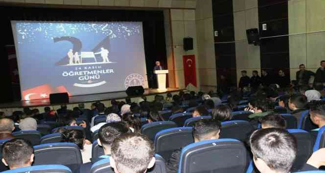 Bitlis’te 24 Kasım Öğretmenler Günü kutlandı