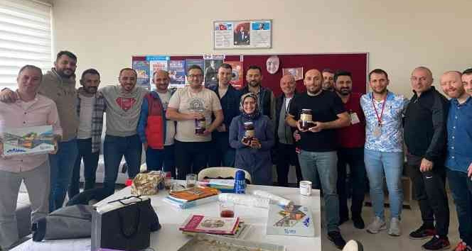 Ünye’de öğretmenlere tatlı hediye