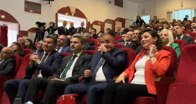 Sürpriz ekrana yansıdı, Vali gözyaşlarını tutamadı