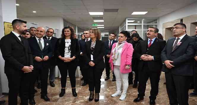 Şehit öğretmen Ayşenur Alkan’ın ismi kütüphanede yaşayacak