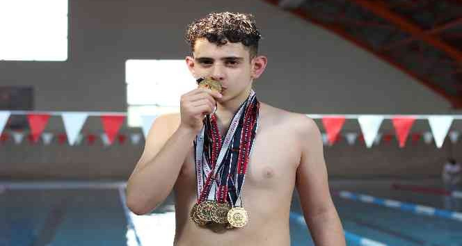 Özel yüzücü Bilge Kağan, 11 ayrı stilde 11 altın madalya kazandı