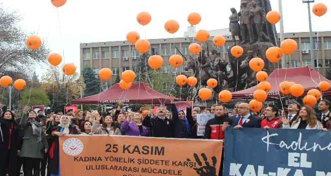 Uşak’ta turuncu balonlar kadınlar için bırakıldı