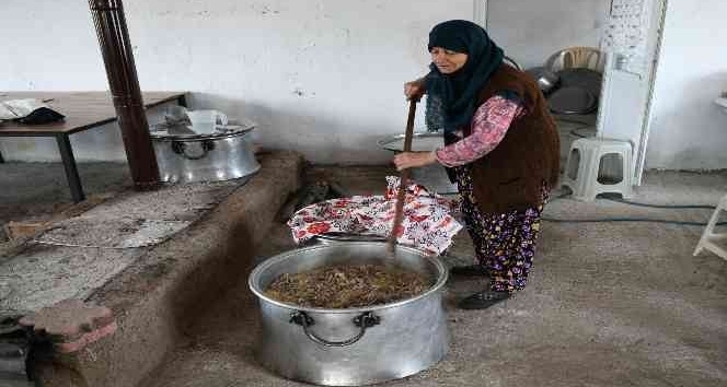 Lapseki’de 50 yıllık Cuma geleneği