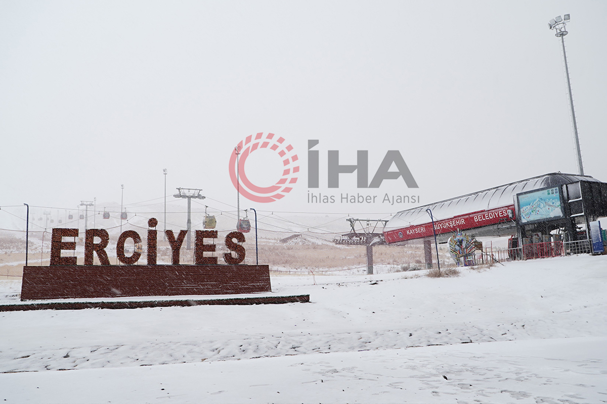 Erciyes&#039;e lapa lapa kar yağdı