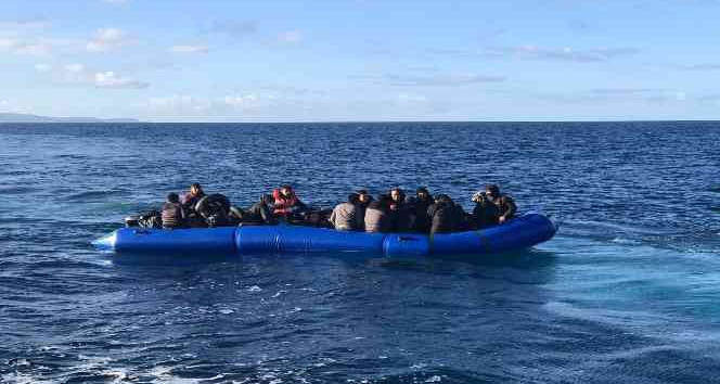 Yunan unsurları tarafından ölüme terk edilen 35 kaçak göçmen kurtarıldı