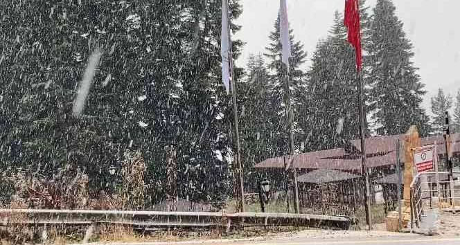 Ilgaz Dağı’nda kar yağışı ve yoğun sis etkili oldu