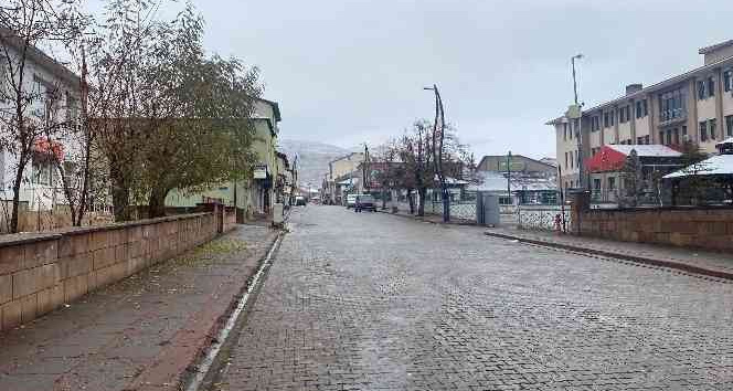 Her kışı çetin geçen Karlıova’da beklenen kar henüz yağmadı