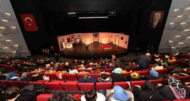 Kadınlara özel tiyatro