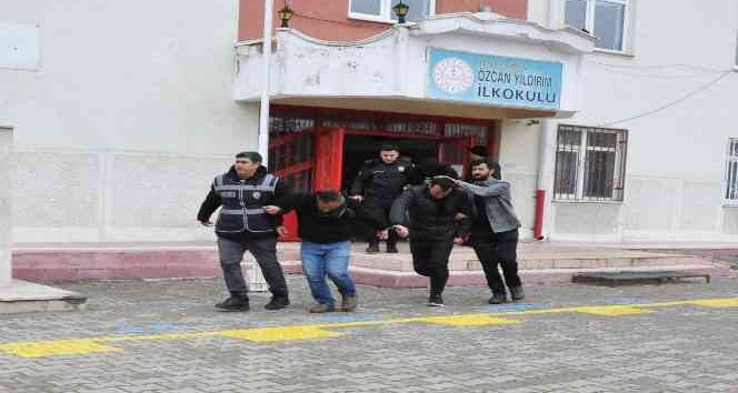 Yozgat’ta başkasının yerine ehliyet sınavına girmeye çalışan şahıs pencereden atlayıp kaçtı