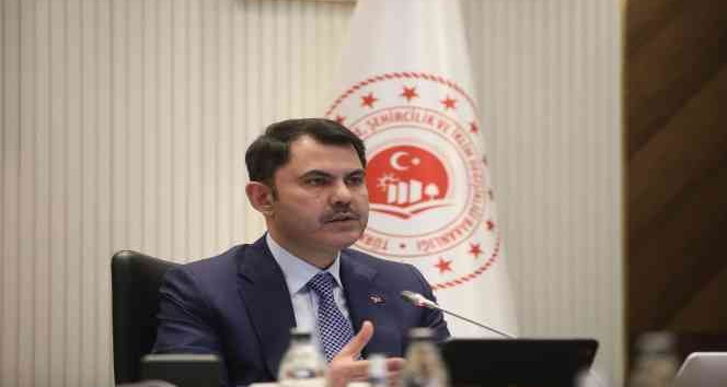 Bakan Kurum’dan memurlara yönelik saldırıya kınama
