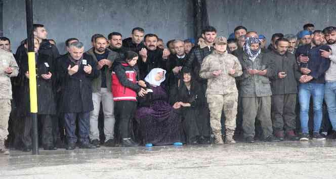 Şırnak’ta güvenlik korucusu yıldırım isabet etmesi sonucu şehit oldu