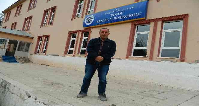 56 yaşındaki Ali amcanın eğitim aşkı örnek oluyor