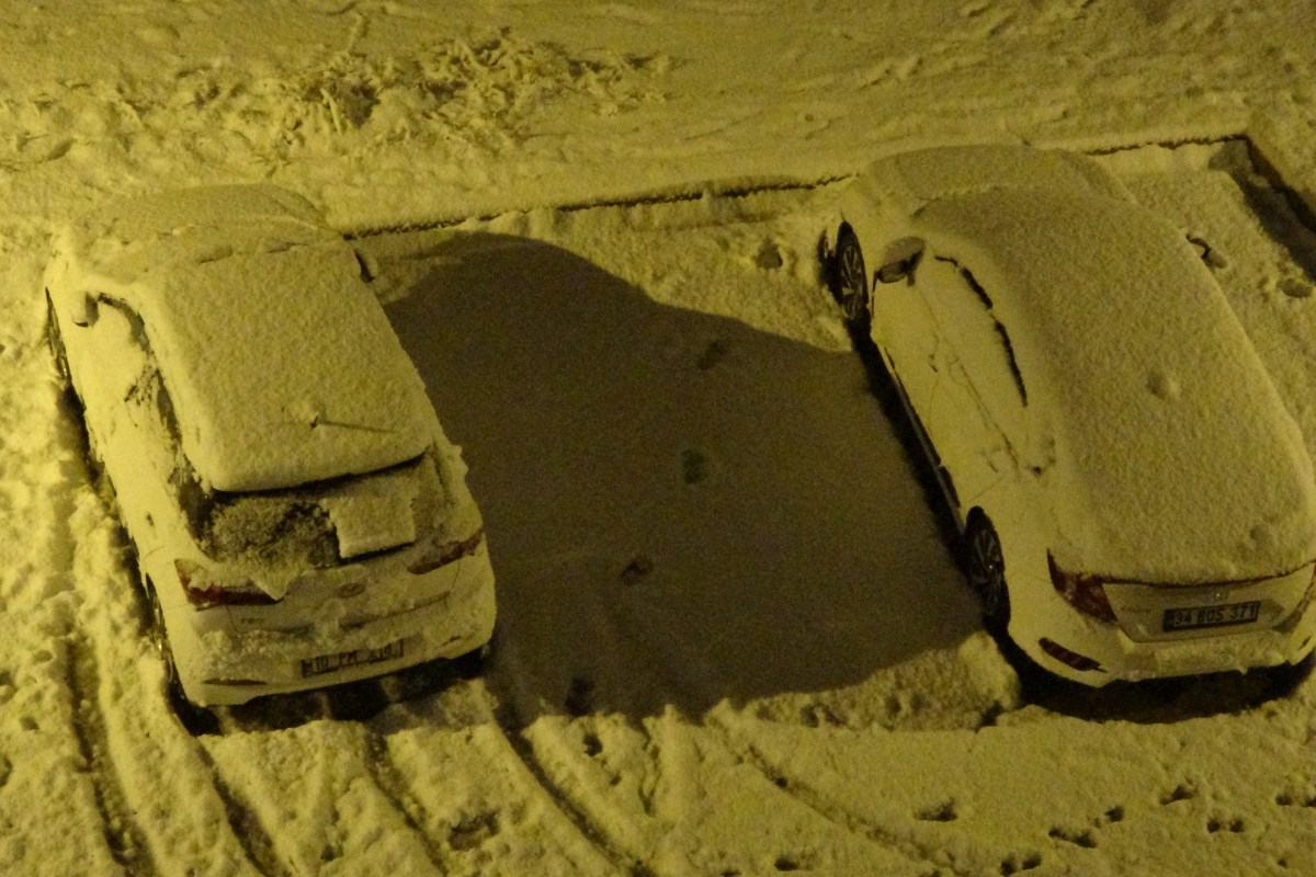 Meteoroloji günler öncesi uyarmıştı! Yüksekova beyaza büründü