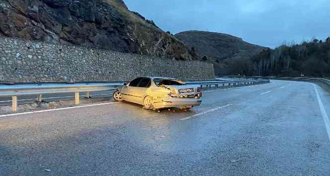 Gümüşhane’de 2 kazada 6 kişi yaralandı