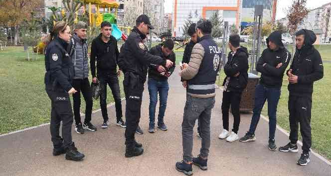 Aksaray’da 52 ekipten oluşan 224 polisle “Huzur 68” uygulaması