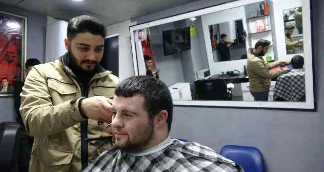 12 yıldır berberlik yapan kuaför, 5 yıldır engellileri ücretsiz tıraş yapıyor