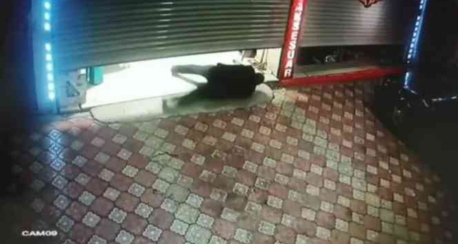 Çantasını iş yerinde unuttu, film sahnelerini akla getiren görüntü ortaya çıktı