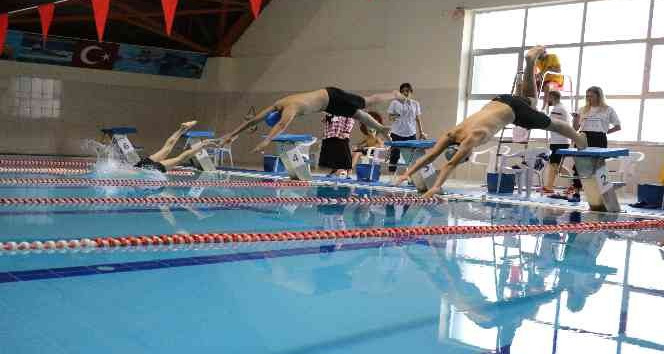 Okullar arası yüzme şampiyonası tamamlandı