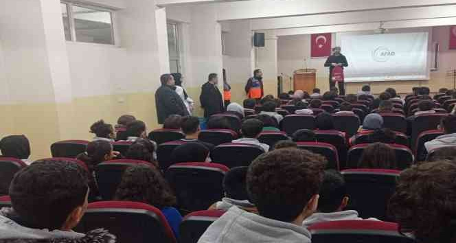 Muş’ta lise öğrencilerine afet eğitimi verildi