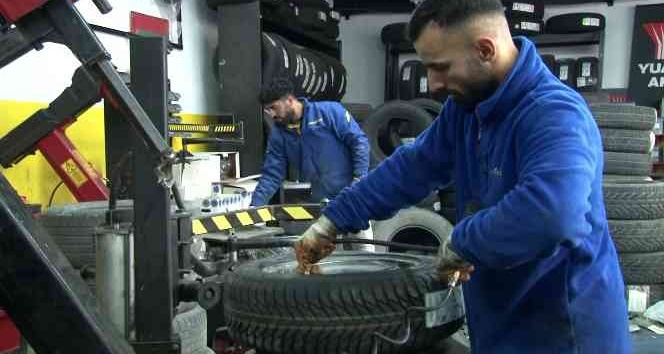 Kış lastiği uygulamasının başlamasına günler kala lastikçilerde yoğunluk oluştu