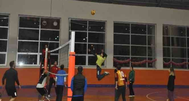 Bulanık’ta ‘Kurumlar Arası Voleybol Turnuvası’ başladı