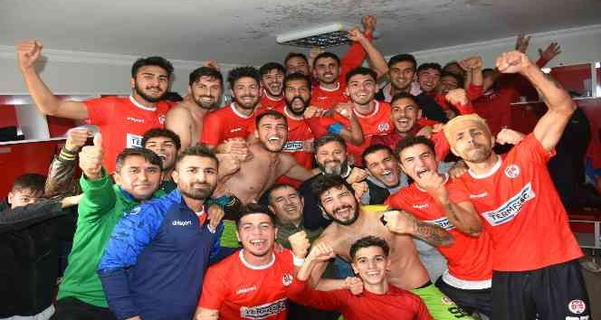 Kırkgöz Döşemealtı Belediyesi Gençlik ve Spor Kulübü Futbol A Takımı zirveye  oynuyor