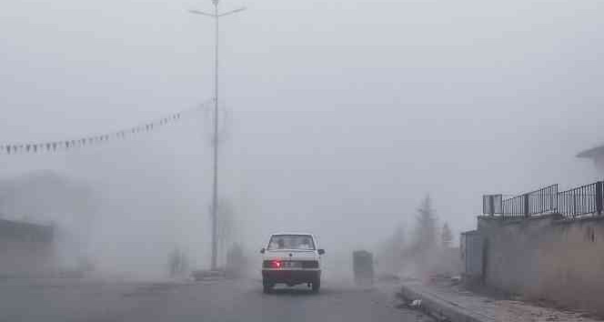 Çekerek’te sis nedeniyle görüş mesafesi 15 metreye düştü