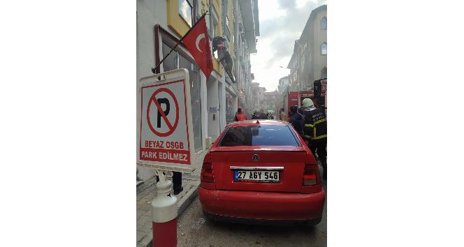 Isparta’da yangında mahsur kalan 3 çocuk kurtarıldı