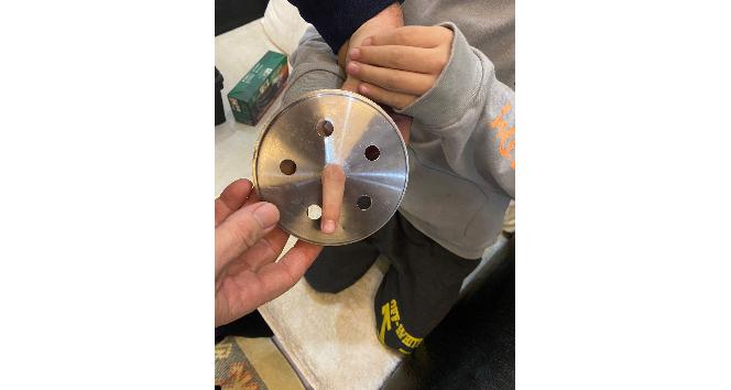 Parmağı mutfak aletine sıkışan çocuğu itfaiye kurtardı