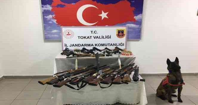 Silah kaçakçılığı operasyonunda adeta cephanelik çıktı: 16 gözaltı