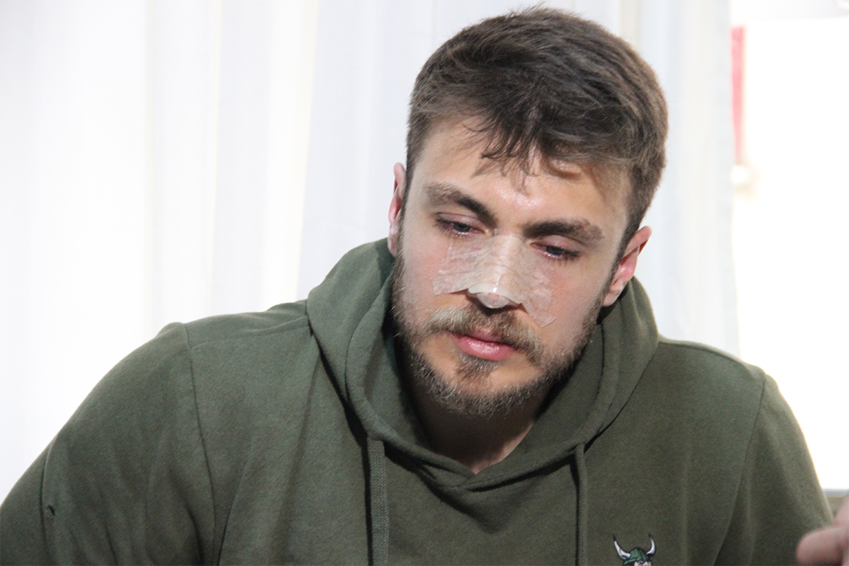 İzmir&#039;de darp edilen asistan doktorun burnu kırıldı