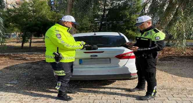 Ambulansa yol vermeyen sürücüye cezai işlem