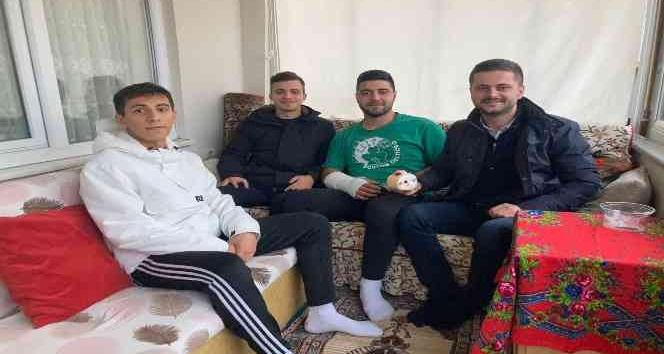 AK Parti İl Gençlik Kolları’ndan yeni seçmenlere doğum günü sürprizi