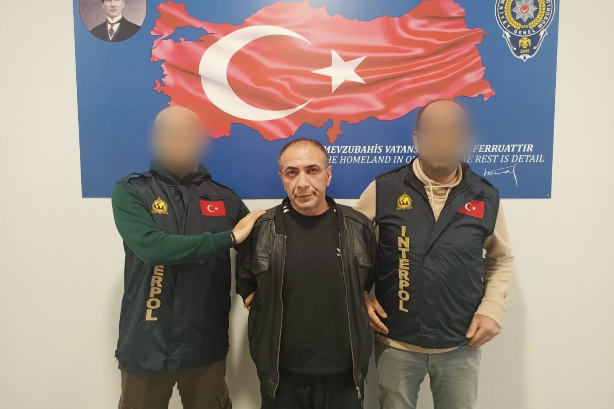 Kırmızı bültenle aranan Serkan Akbaba Almanya’da yakalanarak Türkiye&#039;ye getirildi