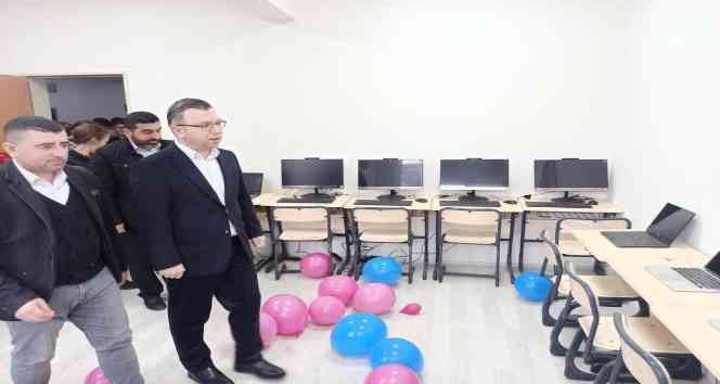 Köy derneğinden Çamoluk ilçesindeki okullara bilgisayar sınıfı