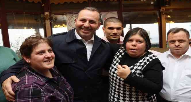 Tutuk, engellilerle bir araya geldi